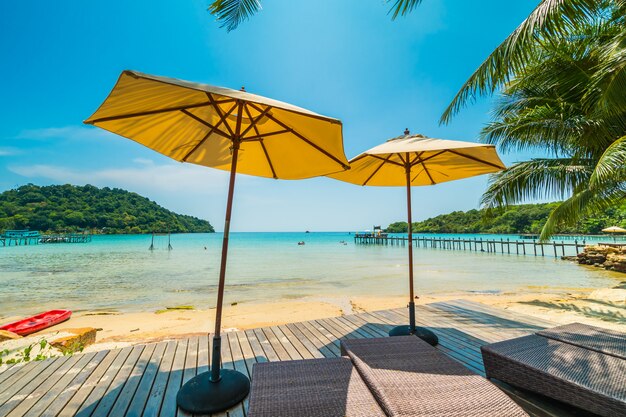 Bellissima spiaggia tropicale e mare