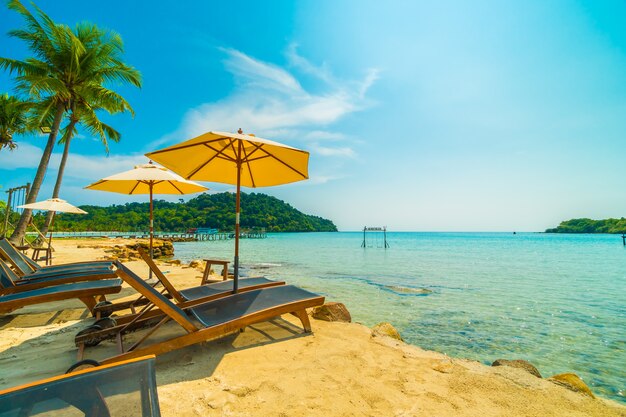 Bellissima spiaggia tropicale e mare