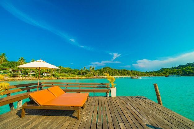 Bellissima spiaggia tropicale e mare