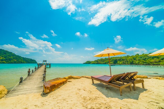 Bellissima spiaggia tropicale e mare