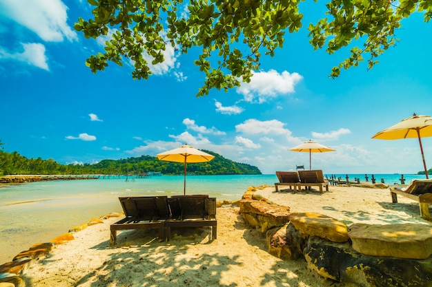 Bellissima spiaggia tropicale e mare