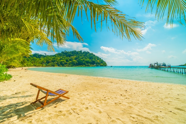 Bellissima spiaggia tropicale e mare