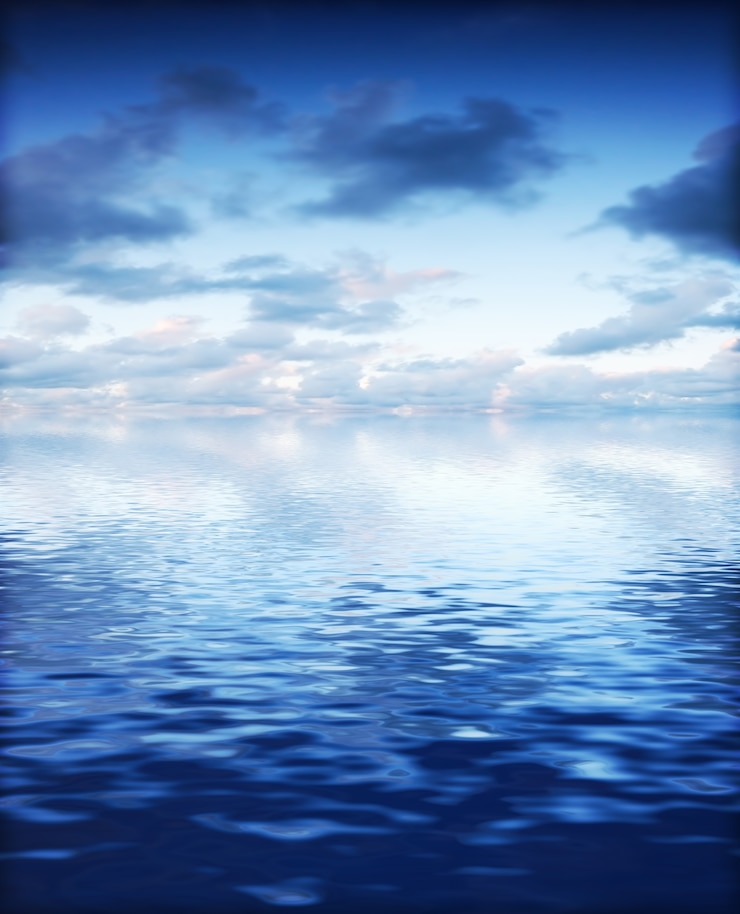 Foto gratuito bellissimo cielo con mare luminoso