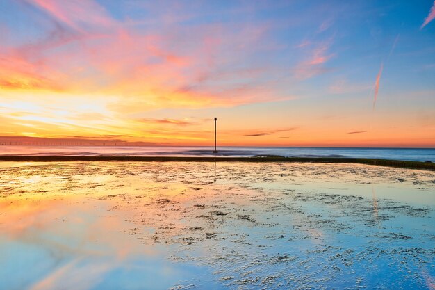 Bellissimo e colorato cielo nuvoloso