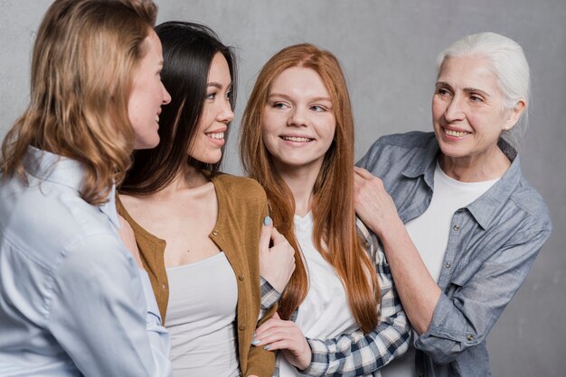 Bellissimo gruppo di donne insieme