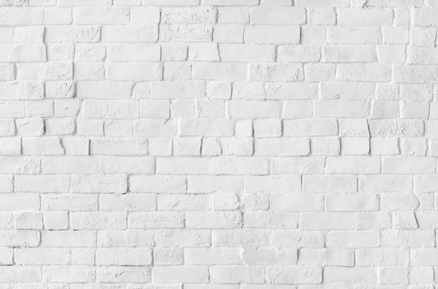 Bellissimo muro di mattoni dipinto di bianco