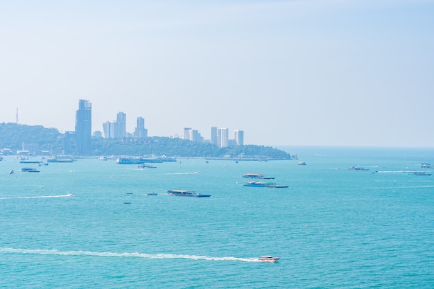 Bellissimo paesaggio all'aperto e vista sul mare