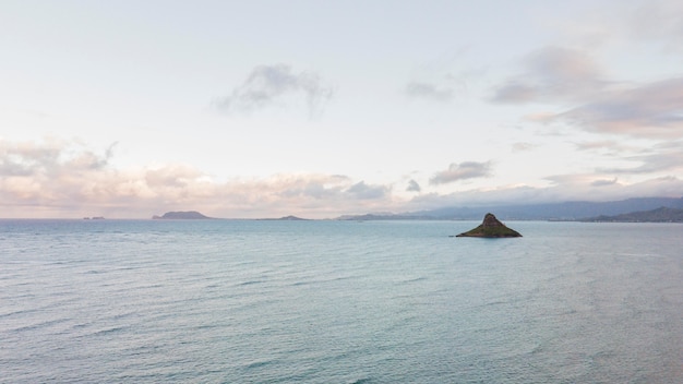 Bellissimo paesaggio hawaiiano con oceano