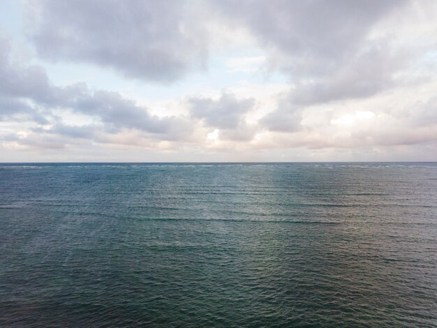 Bellissimo paesaggio hawaiiano con oceano