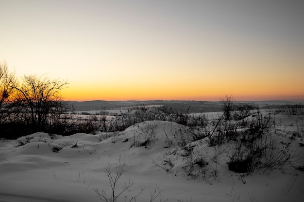 Bellissimo paesaggio invernale naturale