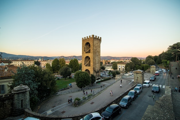 Bellissimo panorama sopra, panorama su veduta storica di Firenze dal punto di Piazzale Michelangelo. Mattina.