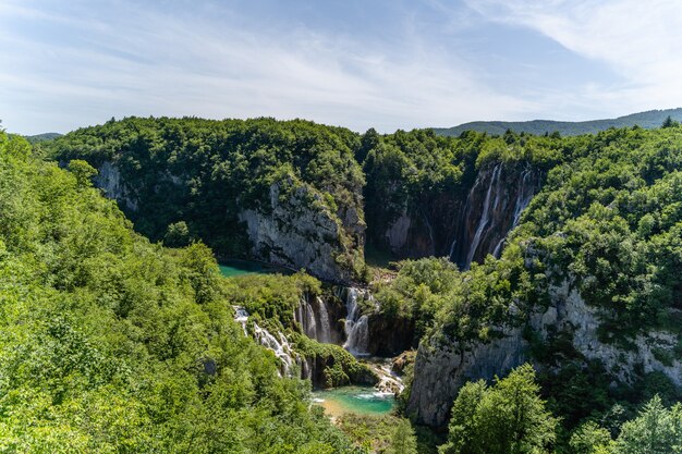 Bellissimo scatto dei laghi di Plitvice, Croazia