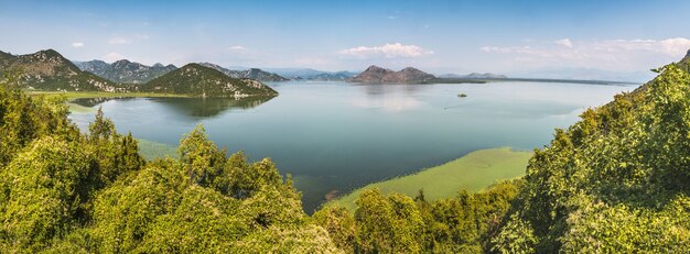 Bellissimo scatto del Lago di Scutari, Montenegro