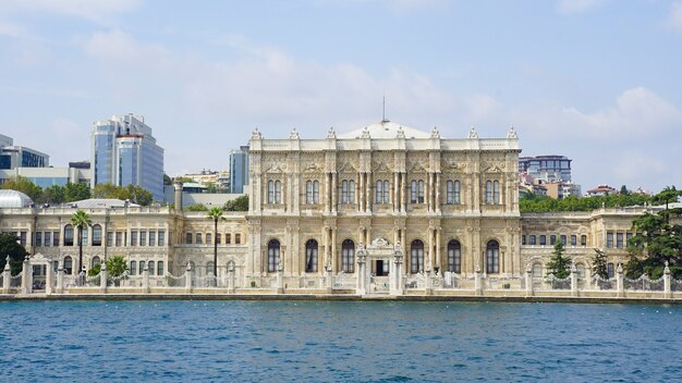 Bellissimo scatto del Palazzo Dolmabahce in Turchia