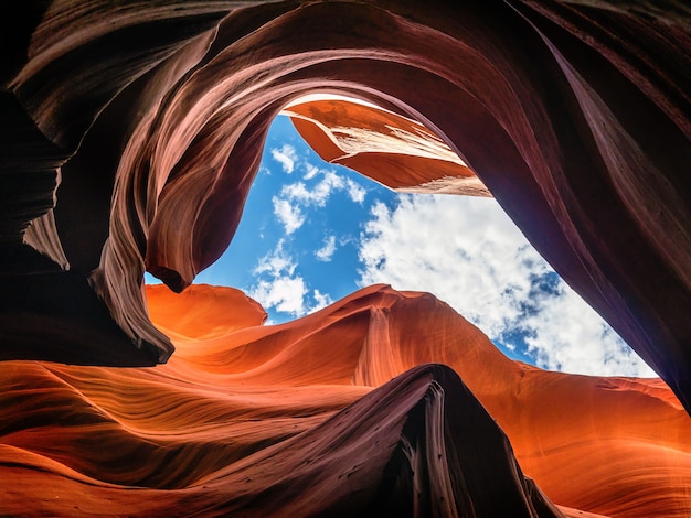 Bellissimo scatto delle luci e delle rocce dell'Antelope Canyon in Arizona negli Stati Uniti