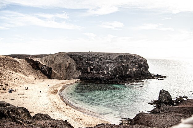 Bellissimo scatto di Playa de la Cera situato a Lanzarote. Spagna durante la luce del giorno