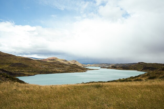 Bellissimo scatto di un paesaggio del Parco Nazionale Torres del Paine in Cile