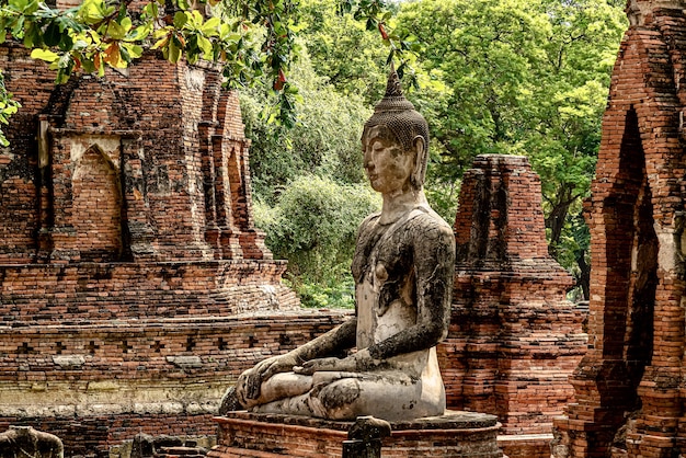 Bellissimo scatto di Wat Phra Mahatat Phra in Thailandia