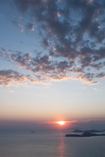 Bellissimo skyscape durante il giorno