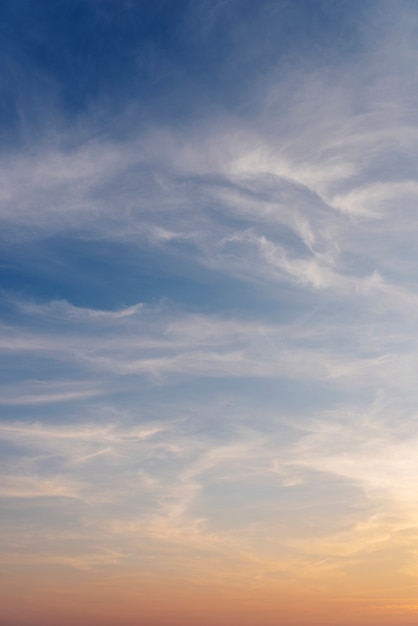 Bellissimo skyscape durante il giorno