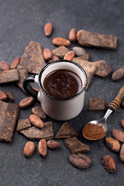 Bevanda al cioccolato caldo ad alto angolo