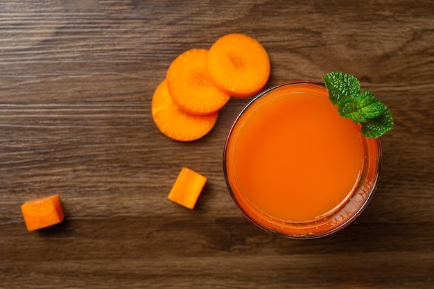 Bevanda salutare, succo di carota fresca