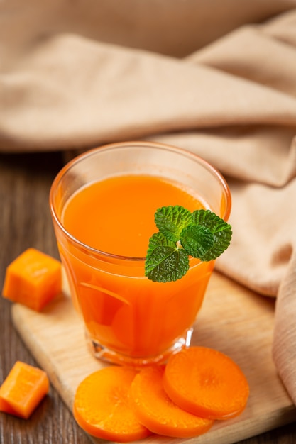 Bevanda salutare, succo di carota fresca