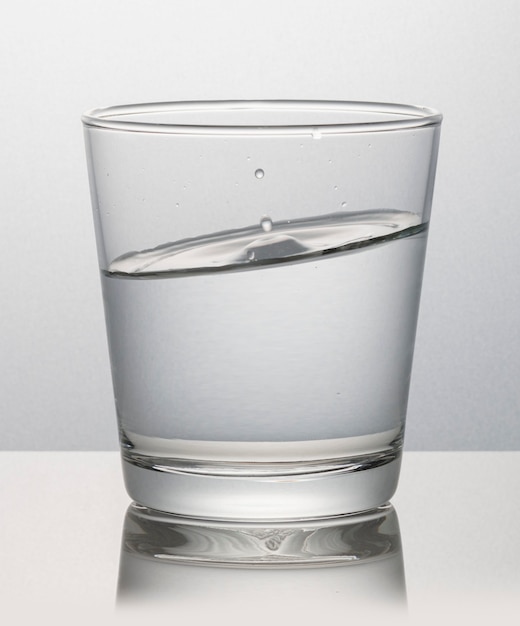 Bicchiere d'acqua macro shot