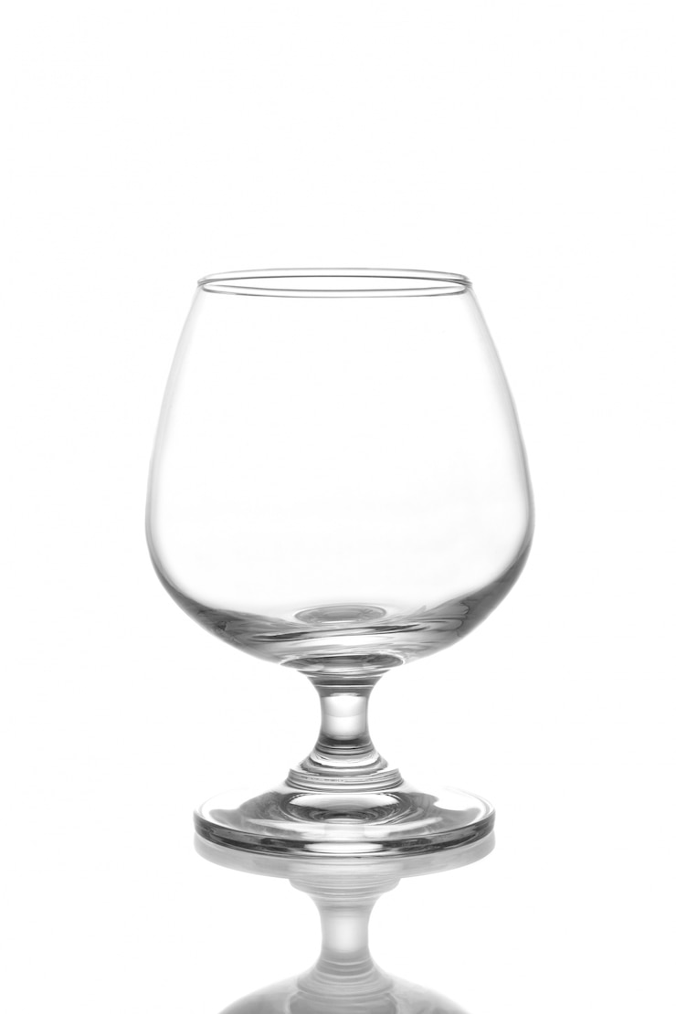 Foto gratuito bicchiere di brandy assetato bianco festeggiare