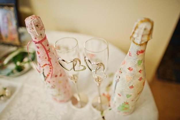 Bicchieri da sposa con champagne