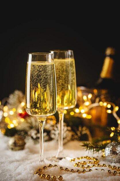 bicchieri di champagne di Natale