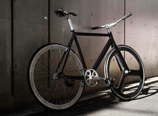 Bicicletta all'aperto in strada