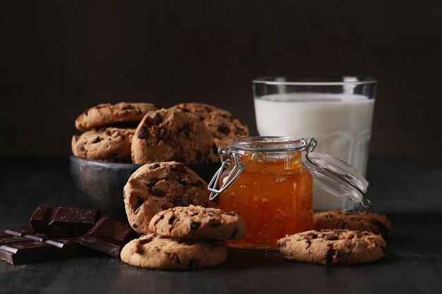 Biscotti al cioccolato con gocce di cioccolato