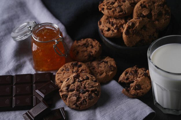 Biscotti al cioccolato con gocce di cioccolato