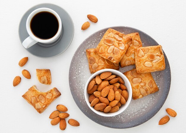 Biscotti al forno con mandorle e caffè