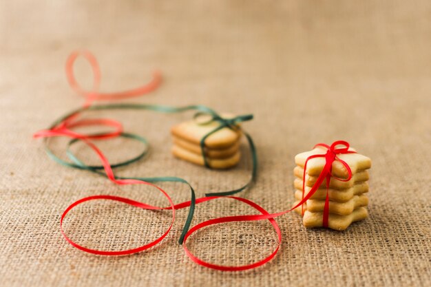 Biscotti con nastri luminosi