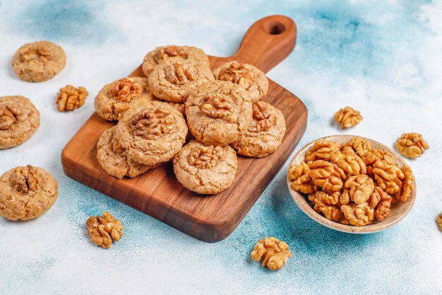 Biscotti deliziosi fatti in casa alla noce.