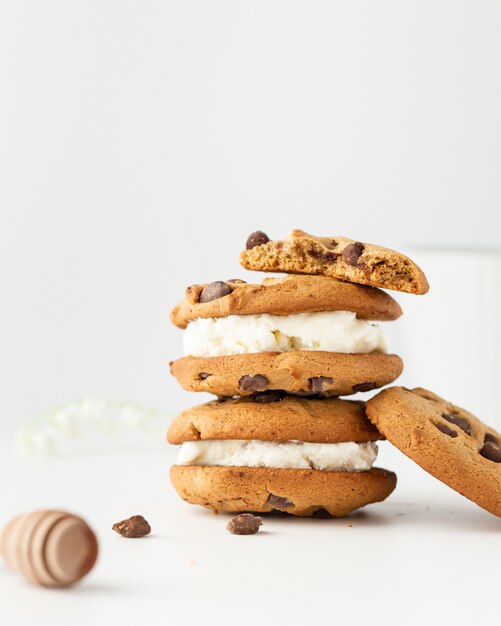 Biscotti fatti in casa con ricetta di panna e cioccolato