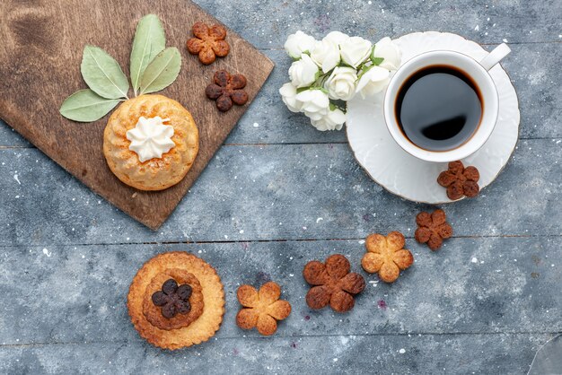 Biscotti Gustosi Dolci Con Tazza Di Caffè Biscotto Di Zucchero Biscotto Piano Rustico Grigio Dolce