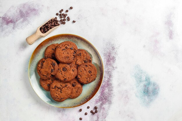 Biscotti senza glutine con gocce di cioccolato.