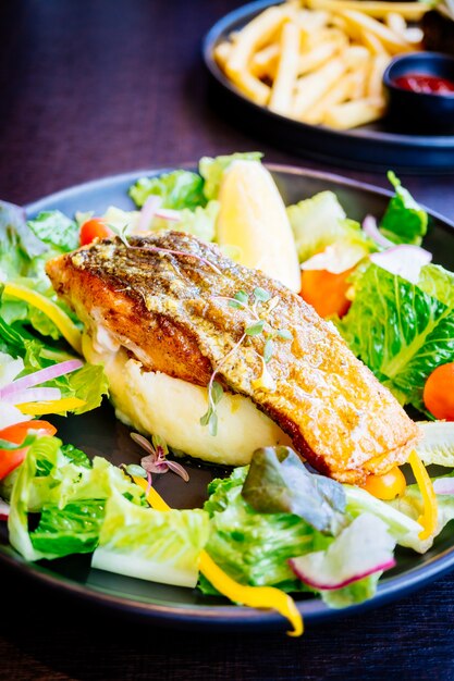 Bistecca di filetto di carne di salmone