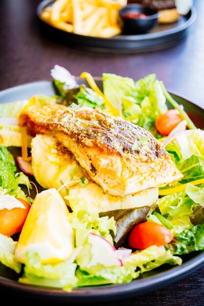 Bistecca di filetto di carne di salmone