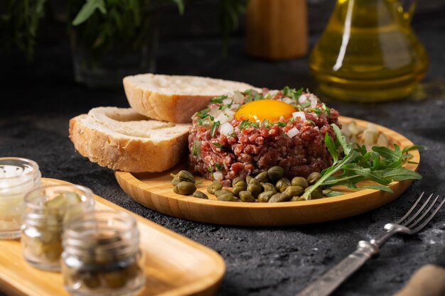 Bistecca di manzo alla tartara ancora in vita