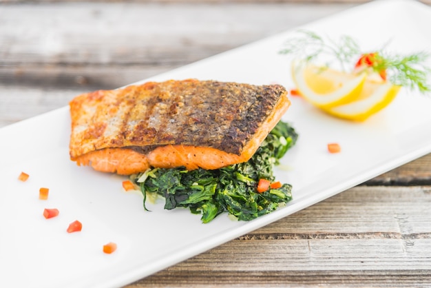 Bistecca di salmone alla griglia