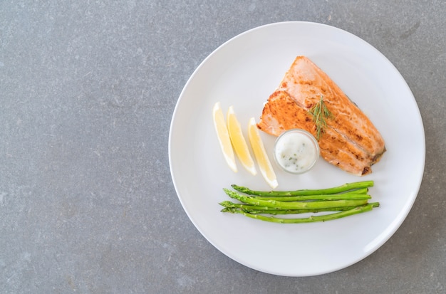 bistecca di salmone alla griglia