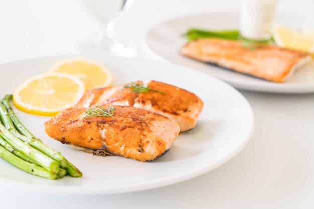 bistecca di salmone alla griglia