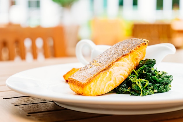 Bistecca di salmone alla griglia