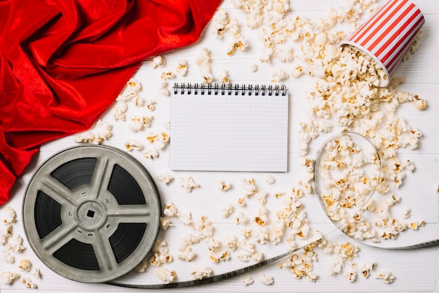 Blocco note in materiale cinematografico