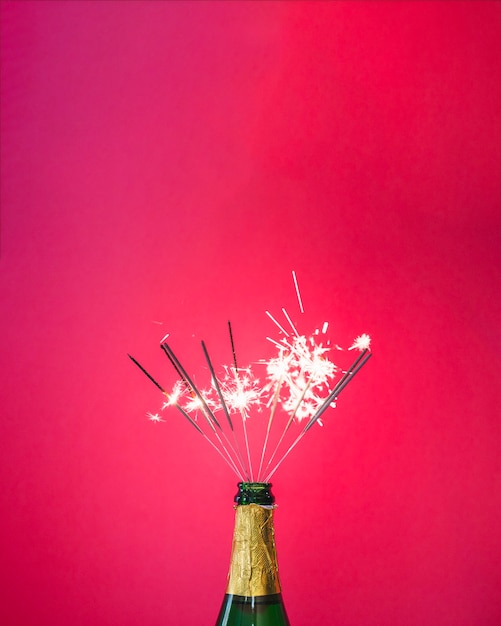 Bottiglia di champagne con sparklers