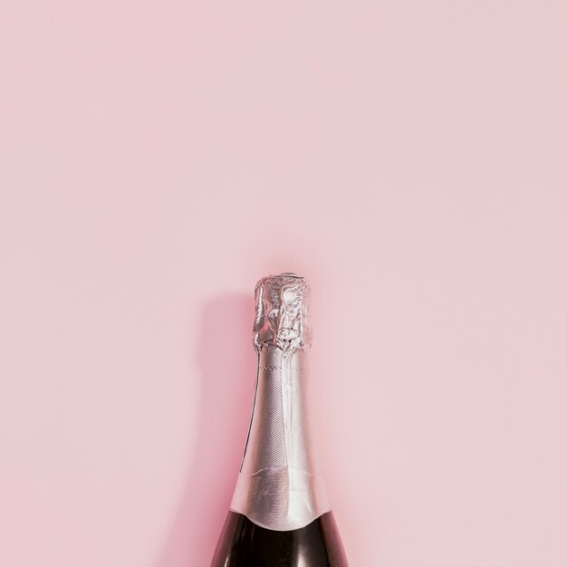 Bottiglia di champagne con tappo in argento a Capodanno